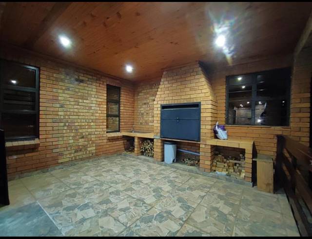 6 BEDROOM HOUSE FOR SALE IN CHASE VALLEY
